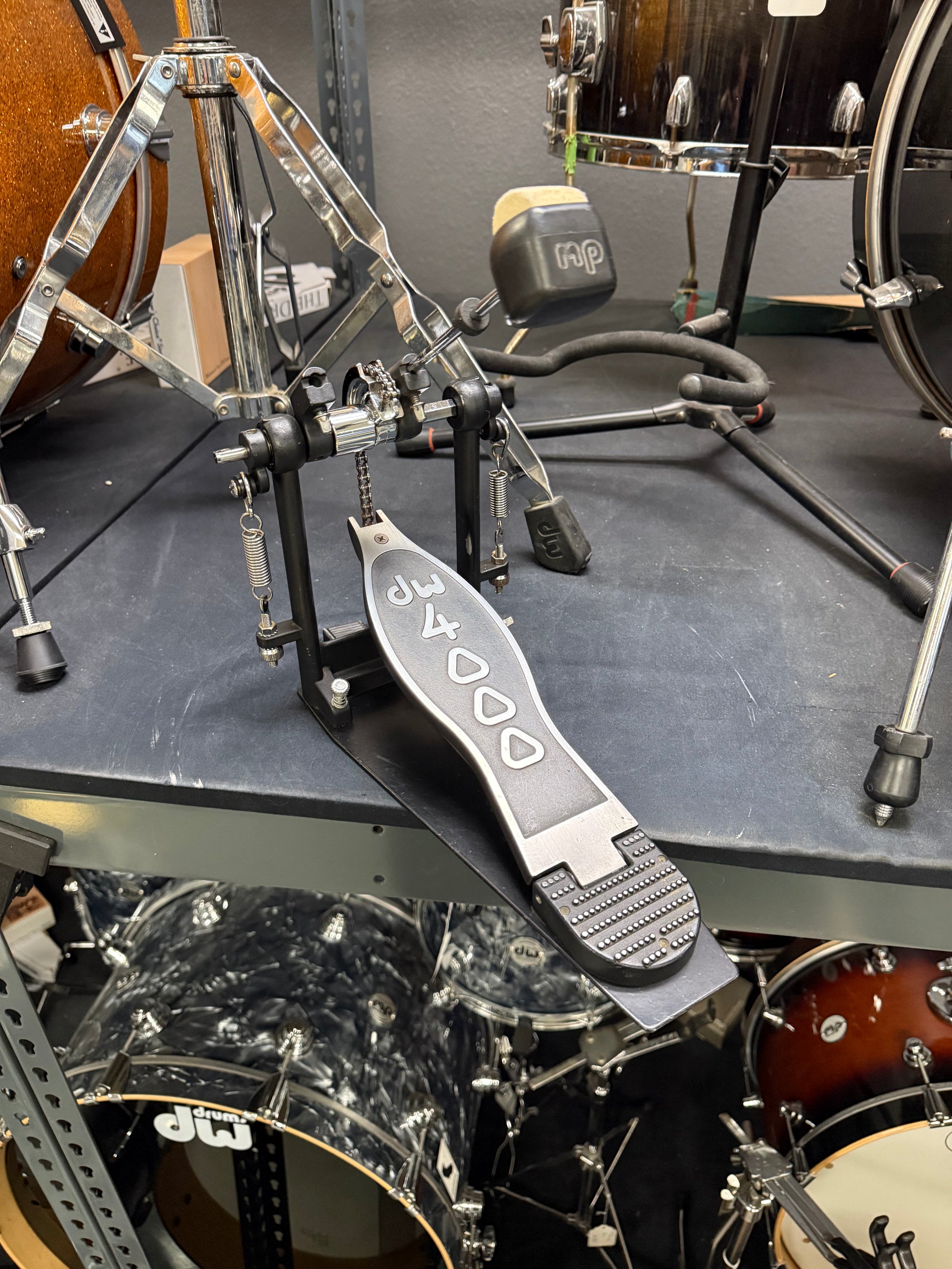 DW 4000 bass drum pedal