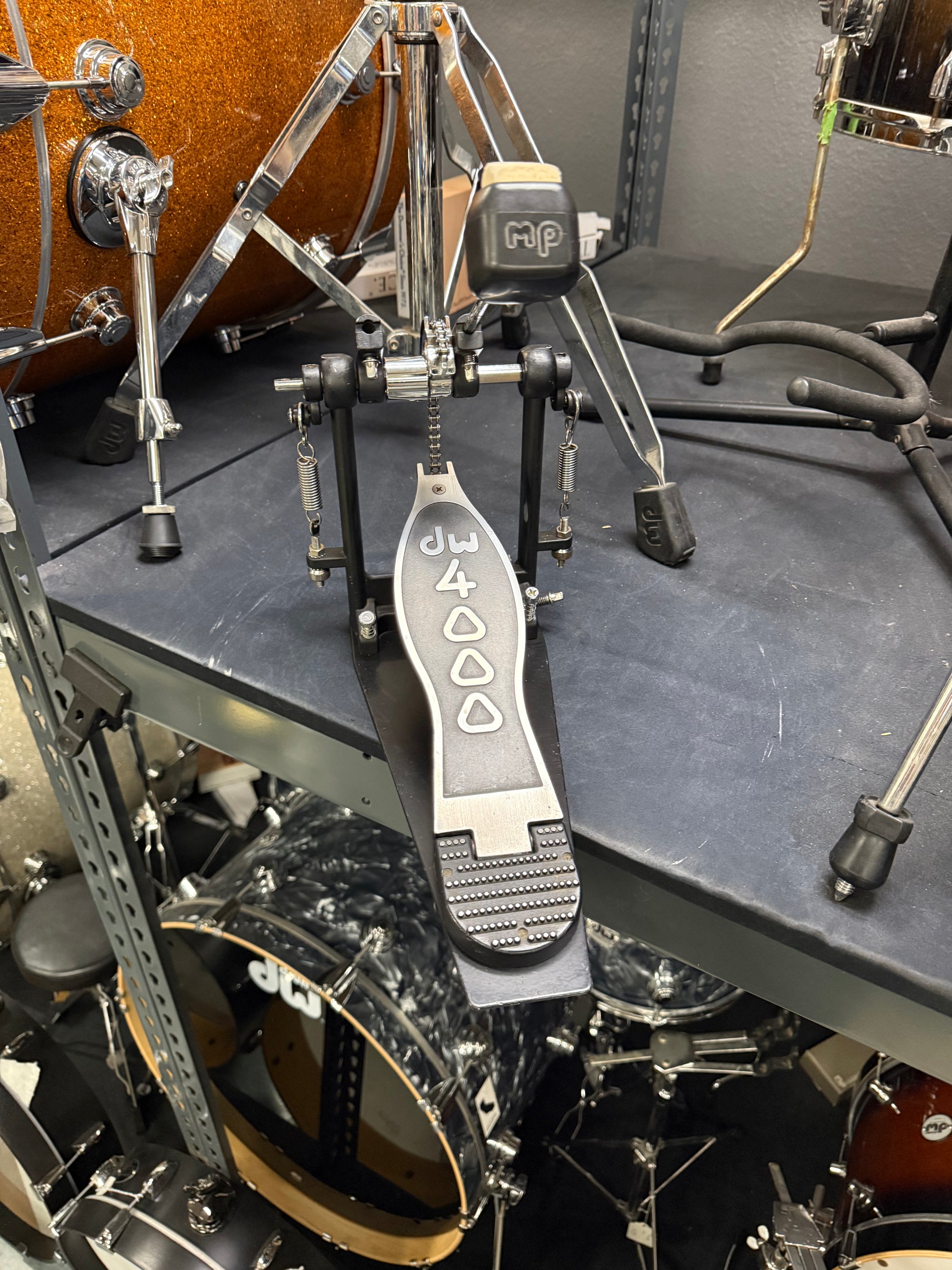 DW 4000 bass drum pedal
