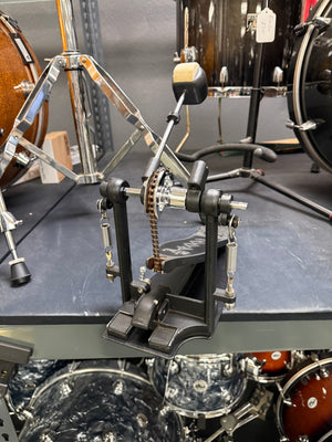 DW 4000 bass drum pedal