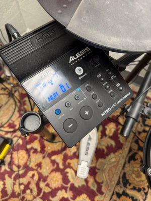 Alesis nitro max mesh drum set
