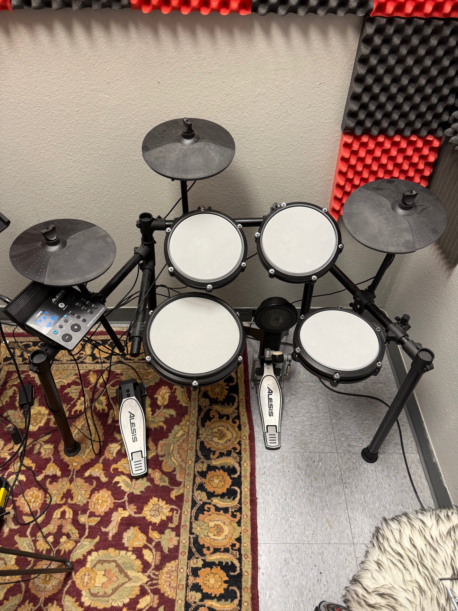 Alesis nitro max mesh drum set