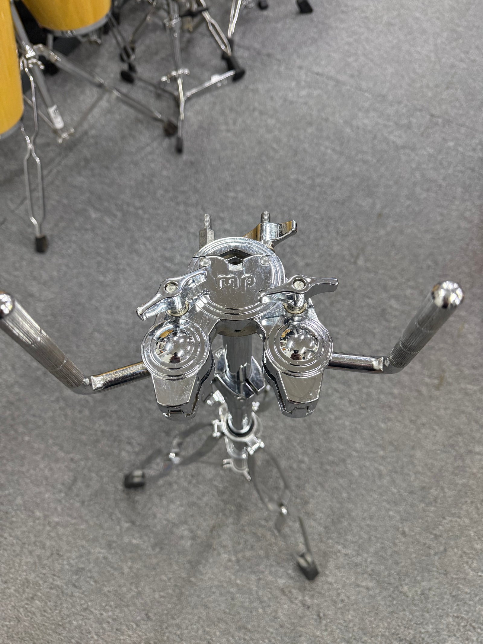 DW 9000 dual tom stand