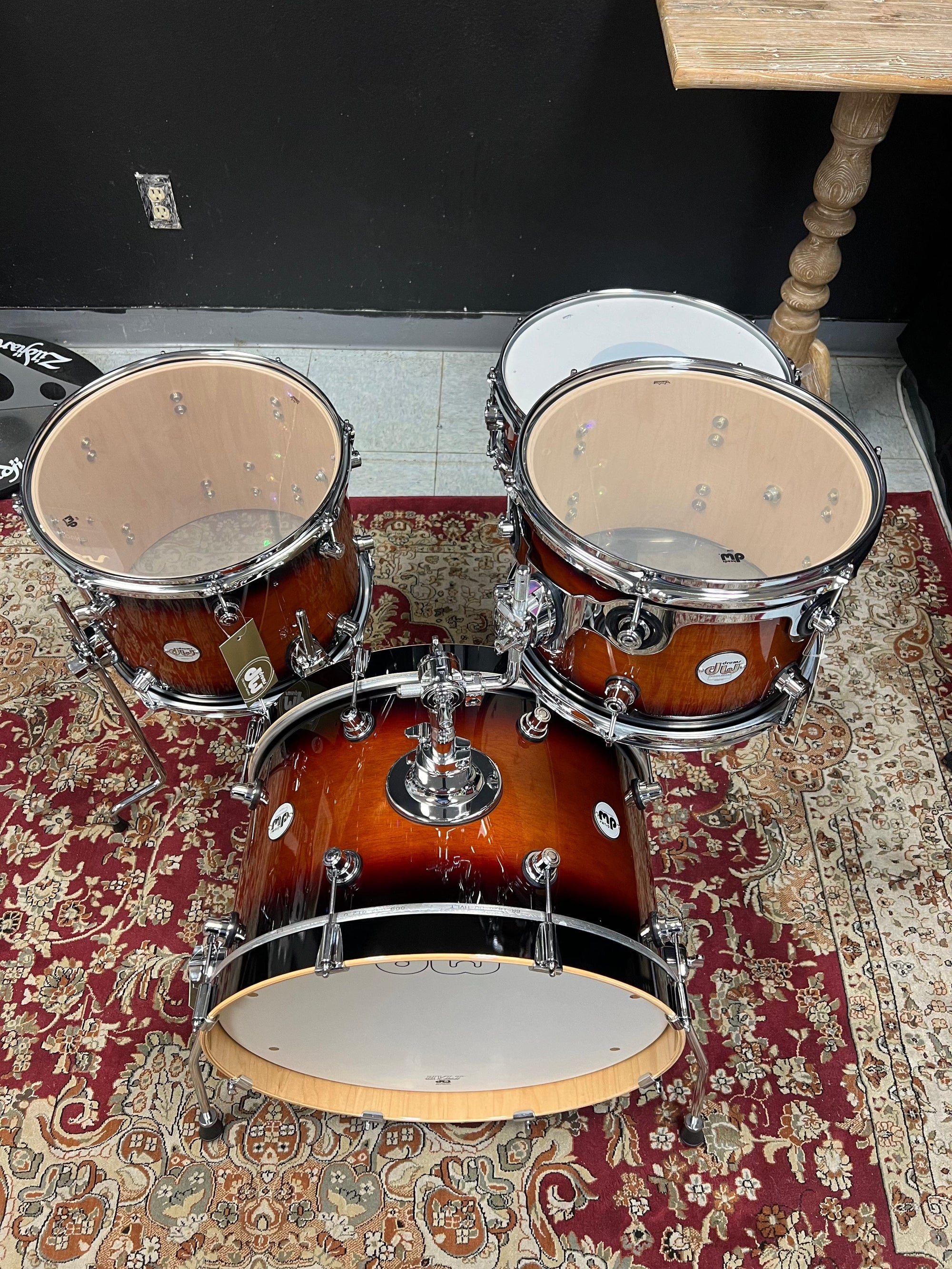 DW Design Frequant Flyer Tobacco Burst 4pc Drum Set - Drum Flip