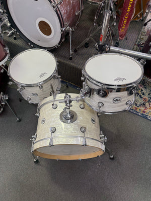 DW Design Frequant Flyer White Onyx 3pc Drum Set