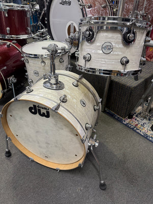 DW Design Frequant Flyer White Onyx 3pc Drum Set