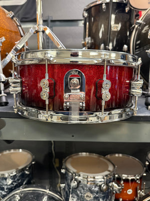 PDP Concept Maple Red to Black Fade Snare Drum 14x5.5”