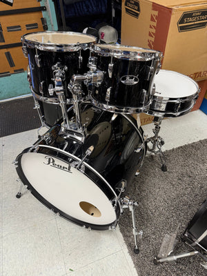 Pearl Roadshow 5pc Black Drum Set