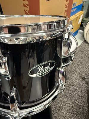 Pearl Roadshow 5pc Black Drum Set