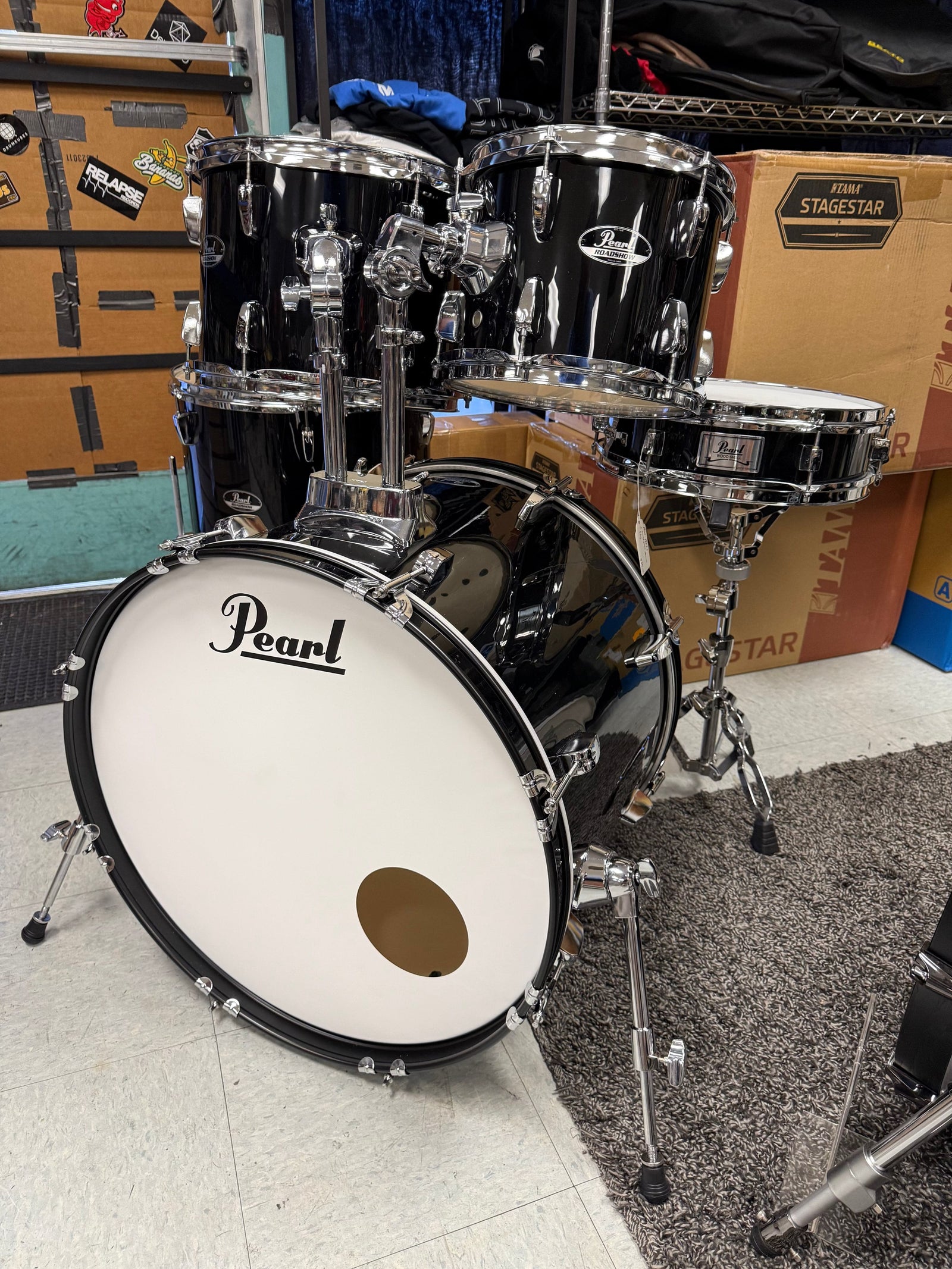 Pearl Roadshow 5pc Black Drum Set