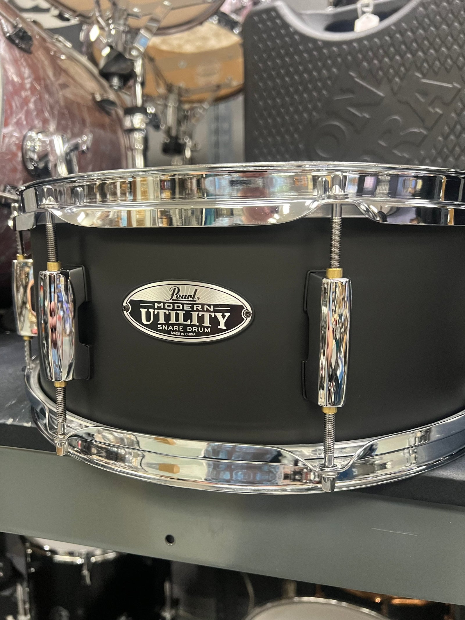Pearl Modern Utility 14x5.5” Satin Black Maple Snare