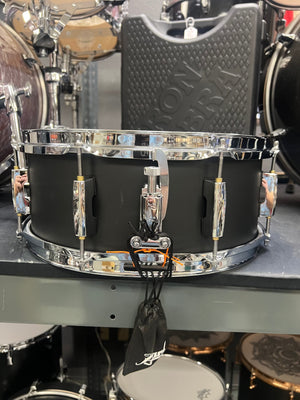 Pearl Modern Utility 14x5.5” Satin Black Maple Snare