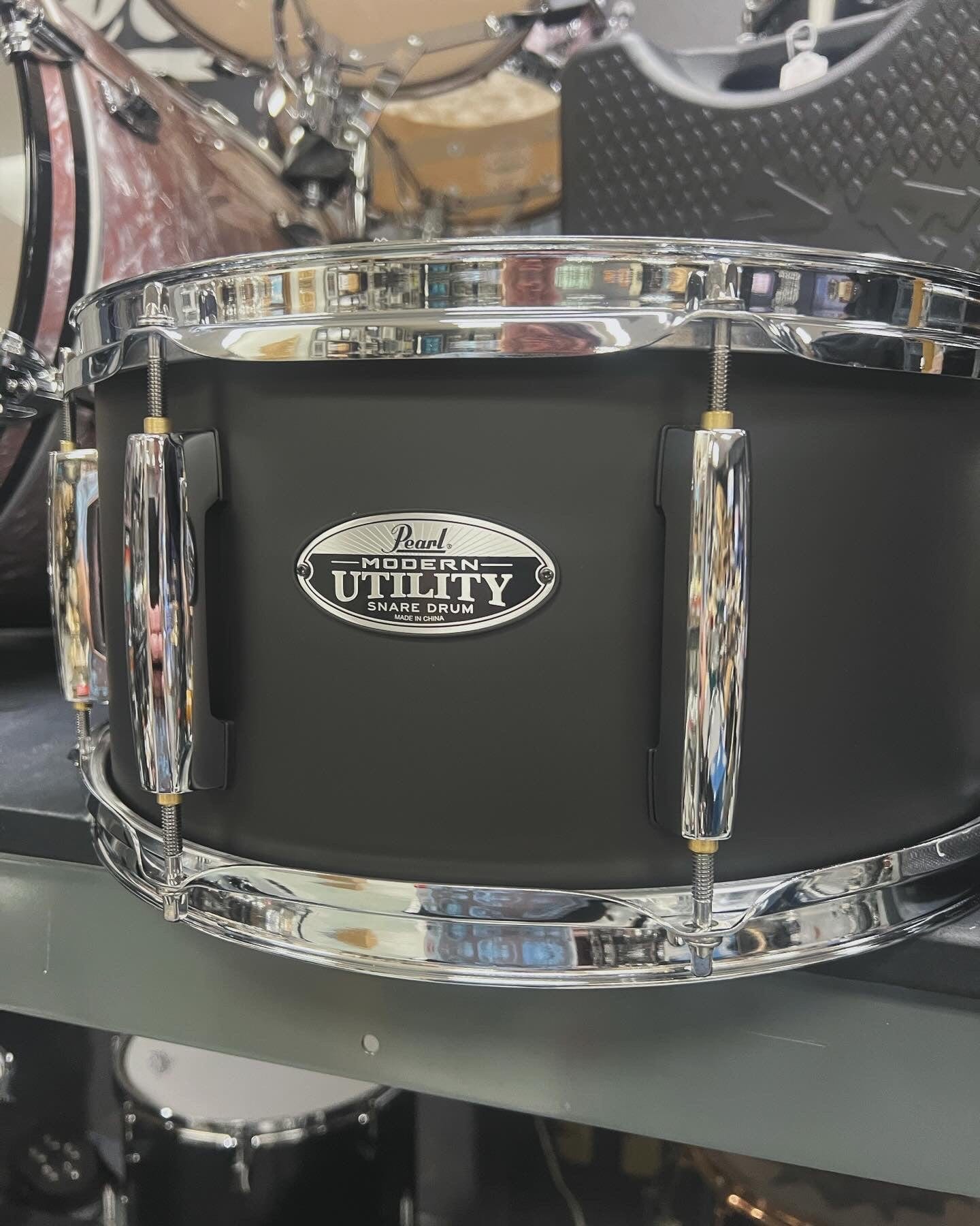 Pearl Modern Utility 14x6.5” Satin Black Maple Snare