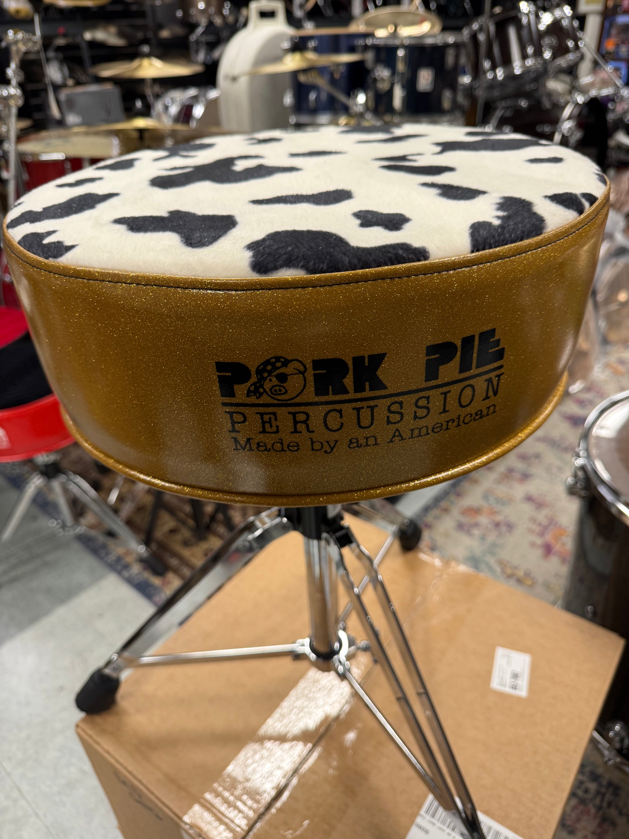 Pork Pie Drum Throne Gold Sparkle Cow Top