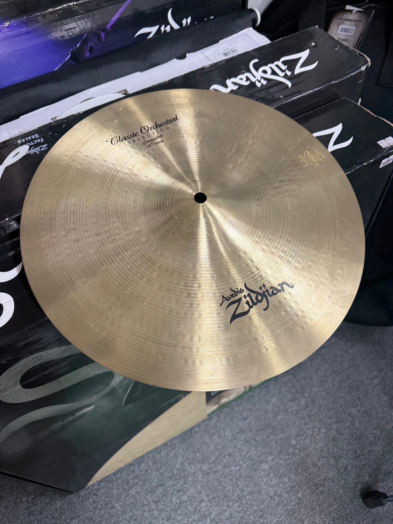 Zildjian 14” Classic Orchestral suspended cymbal