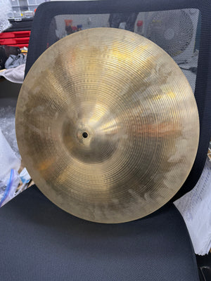 Zildjian 18” medium thin crash cymbal